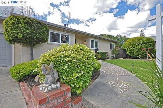 Open House - Single level updated home on court